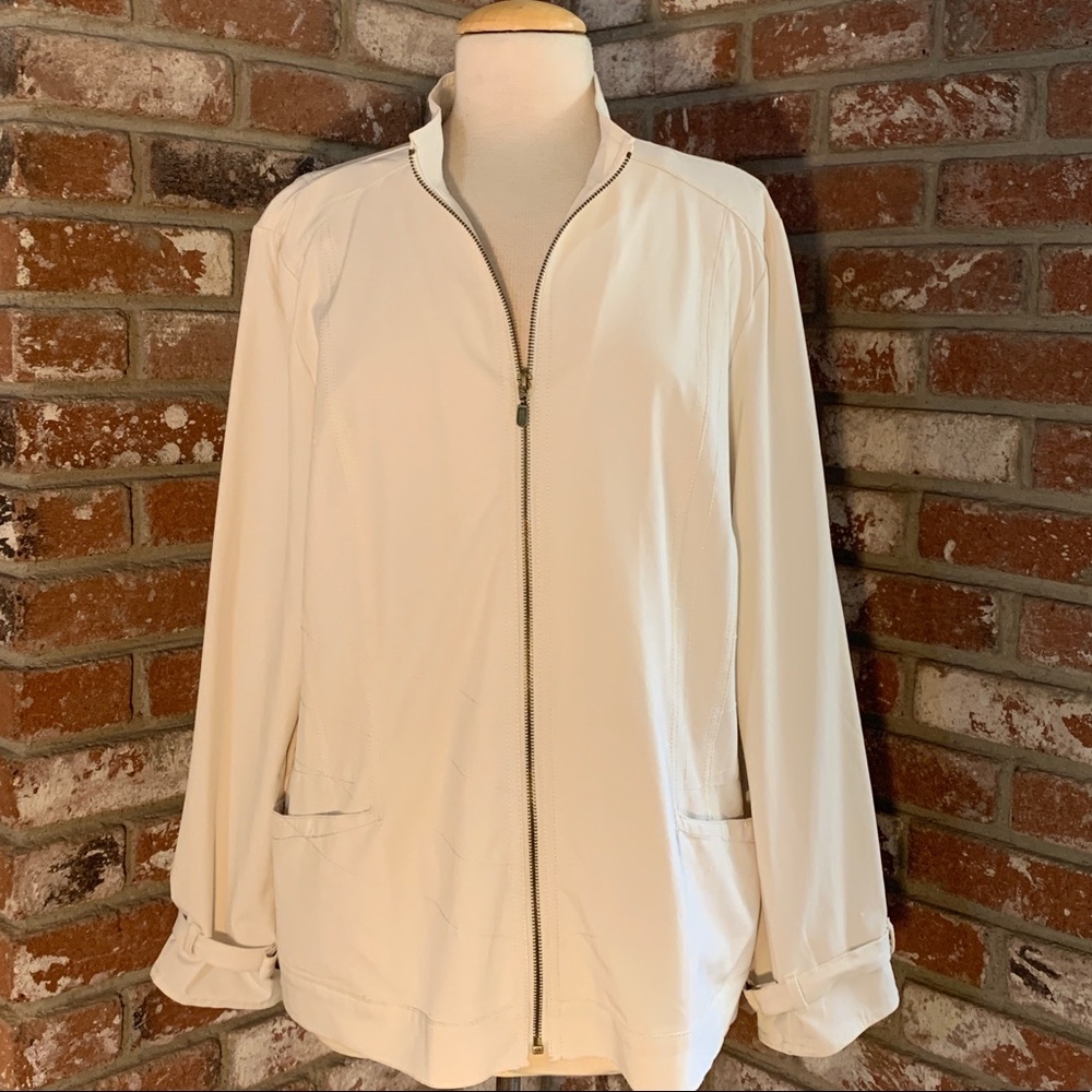 NWT Chico's Zenergy Sz3 Stylish Off-White Jacket